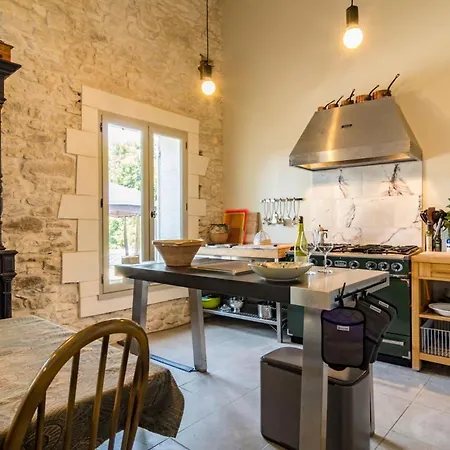 Sleeps 12 With Pool And Wifi Villa *
