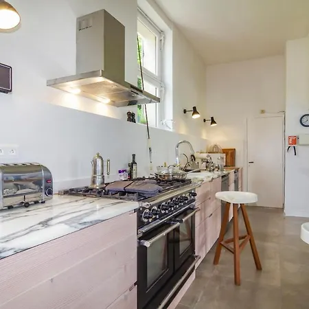 Sleeps 12 With Pool And Wifi Duras