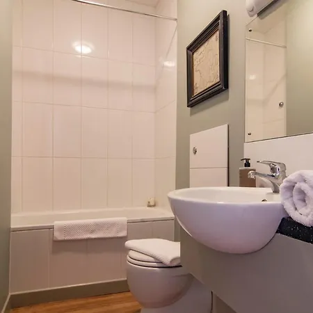 Villa Sleeps 12 With Pool And Wifi *
